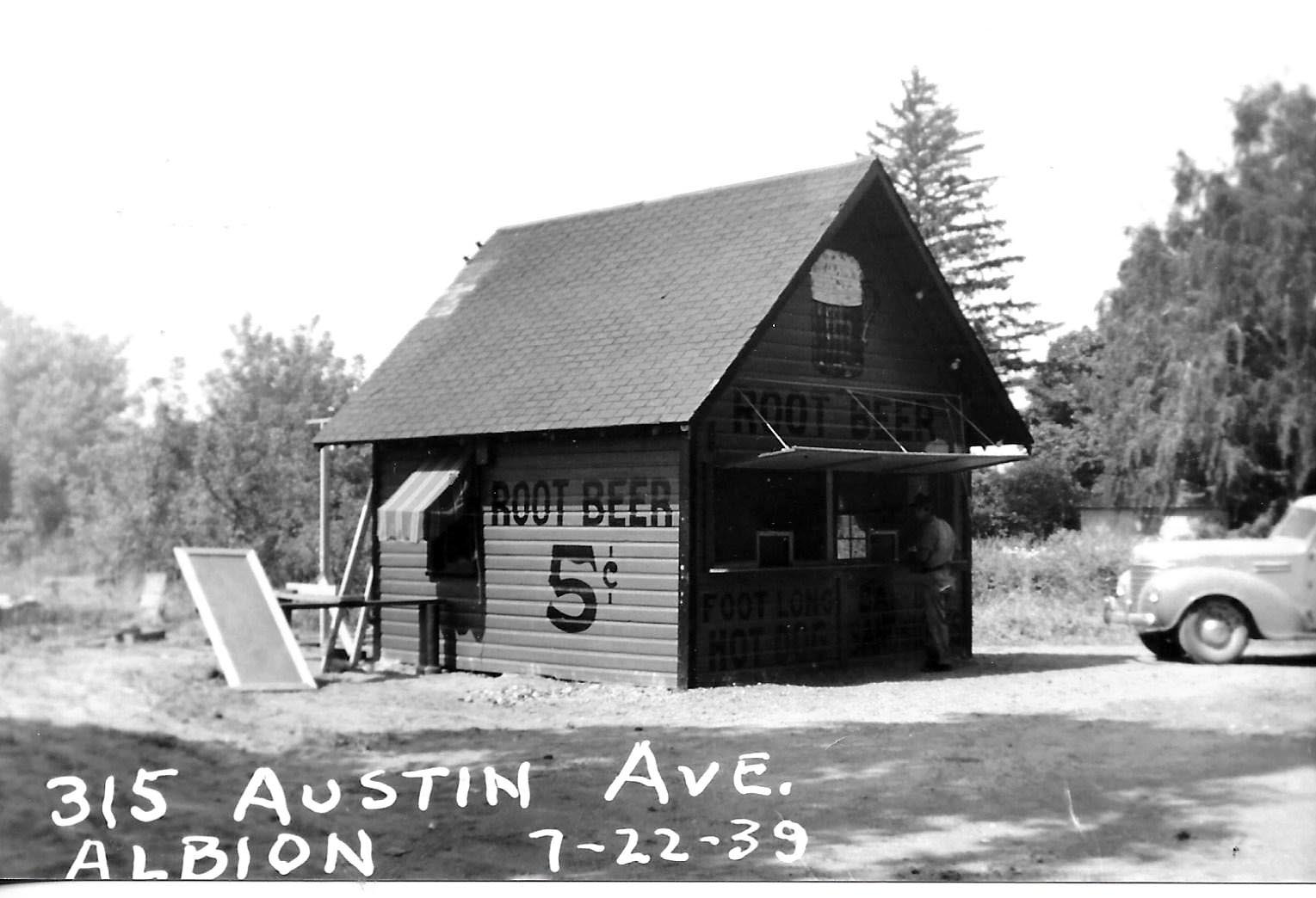 ROOT BEER STAND